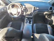 ✅ 2018 Jeep Grand Cherokee Altitude • VIN: 1C4RJFAG7JC334187 • Lot: 87098305. Wystawiony na Copart z przebiegiem 142 493 mil. Bezpłatny archiwum sprzedaży aukcyjnych z USA i szczegółowy raport historii pojazdu na DreamBid. Zdjęcie 8.