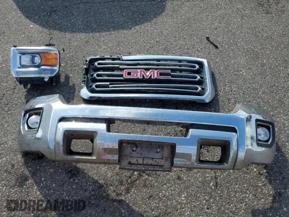 ✅ 2015 GMC Sierra 2500HD SLT • VIN: 1GT12ZEG7FF586484 • Lot: 68377965. Wystawiony na Copart z przebiegiem 195 510 mil. Bezpłatny archiwum sprzedaży aukcyjnych z USA i szczegółowy raport historii pojazdu na DreamBid. Zdjęcie 12.