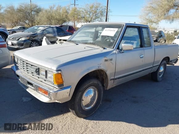 ✅ 1986 Nissan 720 • VIN: JN6ND06SXGW114112 • Lot: 41254610. Wystawiony na IAAI z przebiegiem 156 099 mil. Bezpłatny archiwum sprzedaży aukcyjnych z USA i szczegółowy raport historii pojazdu na DreamBid. Zdjęcie 2.