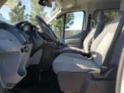 ✅ 2018 Ford Transit XL • VIN: 1FBZX2ZG6JKA20732 • Lot: 80544083. Wystawiony na Copart z przebiegiem 75 846 mil. Bezpłatny archiwum sprzedaży aukcyjnych z USA i szczegółowy raport historii pojazdu na DreamBid. Zdjęcie 7.
