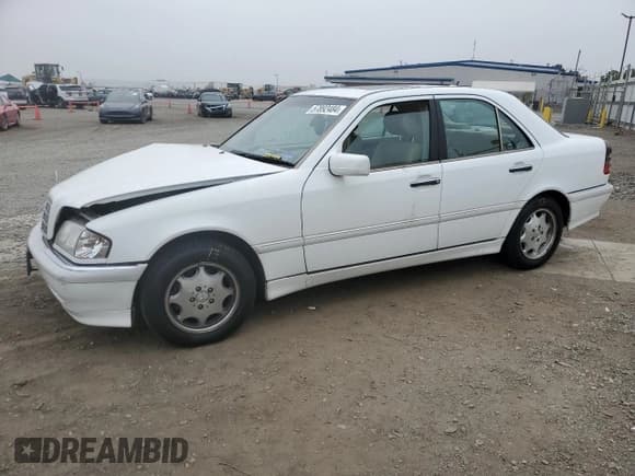 ✅ 2000 Mercedes-Benz C 230 Kompressor • VIN: WDBHA24G1YF946926 • Lot: 70884494. Wystawiony na Copart z przebiegiem 115 791 mil. Bezpłatny archiwum sprzedaży aukcyjnych z USA i szczegółowy raport historii pojazdu na DreamBid. Zdjęcie 1.