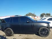 ✅ 2023 Land Rover Range Rover SE • VIN: SALKP9FU5PA039621 • Lot: 43460912. Wystawiony na IAAI z przebiegiem 41 233 mil. Bezpłatny archiwum sprzedaży aukcyjnych z USA i szczegółowy raport historii pojazdu na DreamBid. Zdjęcie 14.