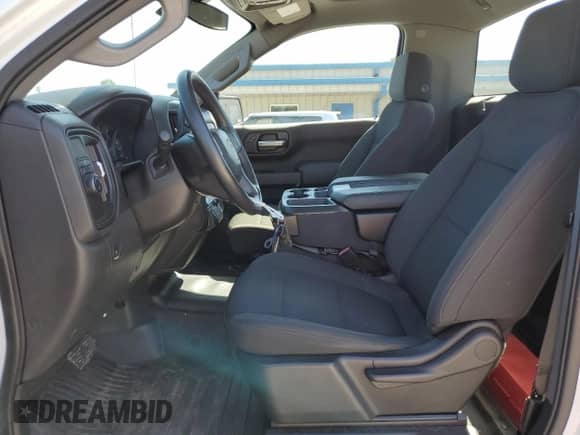 2022 Chevrolet Silverado 1500 Work Truck z VIN 3GCNWAED2NG165072, wystawiony jako Copart lot #49977855 z przebiegiem 29 435 mil mil oraz Szkoda całkowita • Salvage title. Historia ofert i sprzedaży dostępna na DreamBid. Obrazek 7.