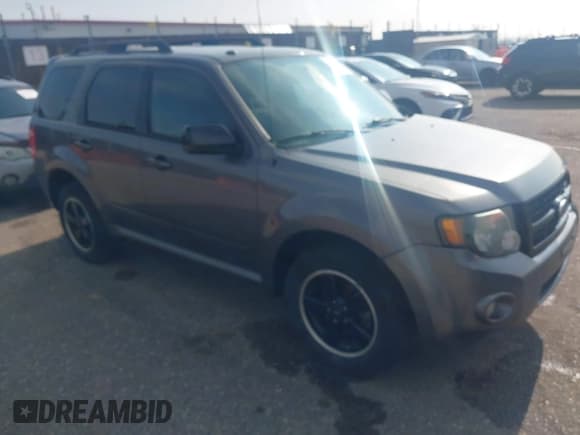 ✅ 2011 Ford Escape XLT • VIN: 1FMCU9D78BKC39019 • Лот: 41903813. Опубликован ранее на IAAI с пробегом 226 401 миль. Бесплатный доступ к архиву аукционных продаж из США и подробный отчёт об истории автомобиля на DreamBid. Изображение 1.