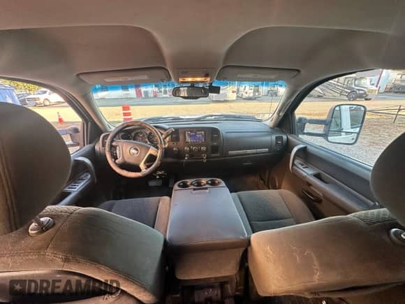 2008 Chevrolet Silverado 2500HD LTZ z VIN 1GCHK23688F196528, wystawiony jako Copart lot #91668155 z przebiegiem 218 560 mil mil oraz Czysty tytuł • Clean title. Historia ofert i sprzedaży dostępna na DreamBid. Obrazek 9.