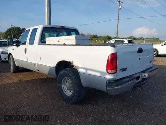 ✅ 2002 Ford F-250 XL • VIN: 1FTNX20L12EC98006 • Лот: 43409867. Опубликован ранее на IAAI с пробегом 302 326 миль. Бесплатный доступ к архиву аукционных продаж из США и подробный отчёт об истории автомобиля на DreamBid. Изображение 3.