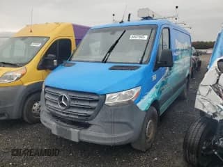 ✅ 2019 Mercedes-Benz Sprinter Cargo • VIN: WD3PF0CD4KP046205 • Lot: 64527805. Wystawiony na Copart z przebiegiem 66 856 mil. Bezpłatny archiwum sprzedaży aukcyjnych z USA i szczegółowy raport historii pojazdu na DreamBid. Zdjęcie 1.