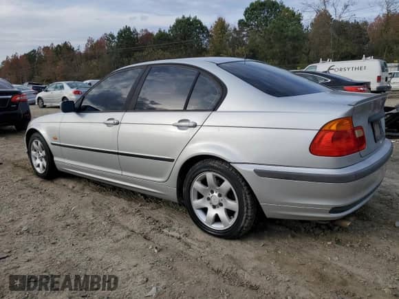 1999 BMW 3 Series 323i с VIN WBAAM3339XCD56665, выставлен на аукционе Copart как лот 82590554 с пробегом Не указан миль и Чистый • Clean title. История ставок и продаж доступна на DreamBid. Изображение 2.