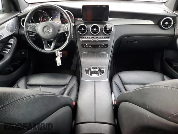 ✅ 2019 Mercedes-Benz GLC 300 • VIN: WDC0G4KB9KF556349 • Лот: 92566225. Опубликован ранее на Copart с пробегом 59 044 миль. Бесплатный доступ к архиву аукционных продаж из США и подробный отчёт об истории автомобиля на DreamBid. Изображение 8.