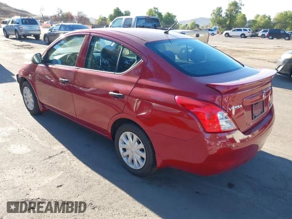 ✅ 2014 Nissan Versa SV • VIN: 3N1CN7APXEL848127 • Lot: 43540526. Wystawiony na IAAI z przebiegiem 128 979 mil. Bezpłatny archiwum sprzedaży aukcyjnych z USA i szczegółowy raport historii pojazdu na DreamBid. Zdjęcie 3.