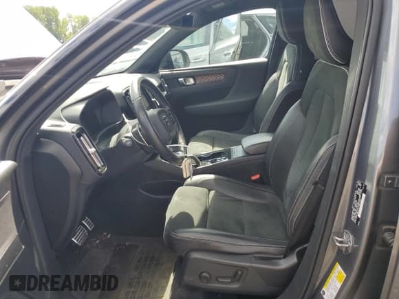 ✅ 2019 Volvo XC40 R-Design • VIN: YV4162UM4K2106905 • Lot: 58219375. Listed on Copart with 62,409 mi. Free auction sales archive from the USA and detailed vehicle history report at DreamBid. Image 7.