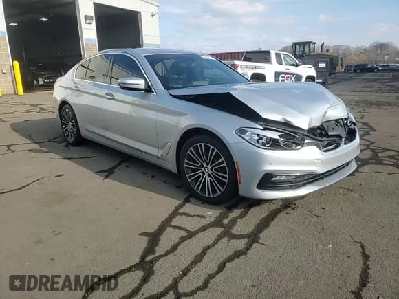 ✅ 2018 BMW 5 Series 530i xDrive • VIN: WBAJA7C58JWA73357 • Лот: 95012815. Опубликован ранее на Copart с пробегом 82 431 миль. Бесплатный доступ к архиву аукционных продаж из США и подробный отчёт об истории автомобиля на DreamBid. Изображение 13.