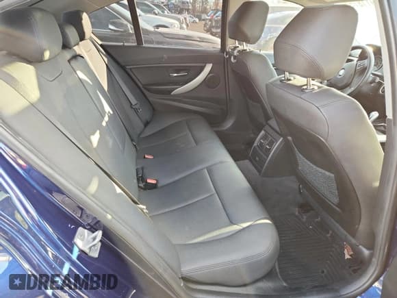 ✅ 2018 BMW 3 Series 320i xDrive • VIN: WBA8E5G5XJNU47973 • Лот: 91187545. Опубликован ранее на Copart с пробегом Не указан. Бесплатный доступ к архиву аукционных продаж из США и подробный отчёт об истории автомобиля на DreamBid. Изображение 10.