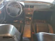 ✅ 1999 Mercedes-Benz C 230/260/280/320 • VIN: WDBHA24G6XA672523 • Lot: 95710485. Wystawiony na Copart z przebiegiem 95 109 mil. Bezpłatny archiwum sprzedaży aukcyjnych z USA i szczegółowy raport historii pojazdu na DreamBid. Zdjęcie 8.