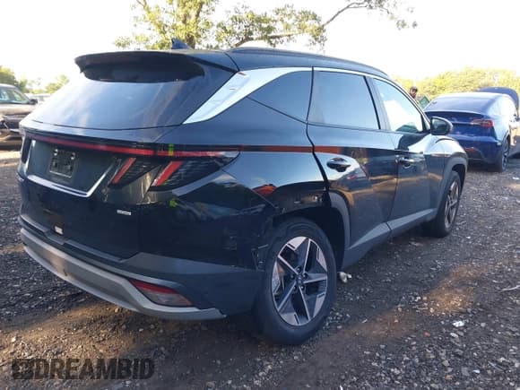 ✅ 2025 Hyundai Tucson SEL Convenience • VIN: 3KMJCCDE1SE002463 • Lot: 43011423. Listed on IAAI with 14,435 mi. Free auction sales archive from the USA and detailed vehicle history report at DreamBid. Image 6.