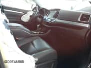 ✅ 2017 Toyota Highlander XLE • VIN: 5TDJZRFH7HS412078 • Lot: 43682059. Wystawiony na IAAI z przebiegiem 49 716 mil. Bezpłatny archiwum sprzedaży aukcyjnych z USA i szczegółowy raport historii pojazdu na DreamBid. Zdjęcie 5.