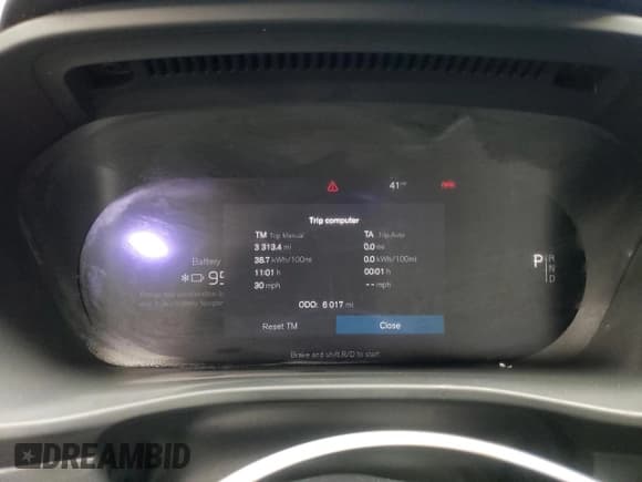 ✅ 2023 Volvo C40 Plus • VIN: YV4ED3GLXP2065364 • Lot: 38212714. Wystawiony na Copart z przebiegiem 6 017 mil. Bezpłatny archiwum sprzedaży aukcyjnych z USA i szczegółowy raport historii pojazdu na DreamBid. Zdjęcie 9.