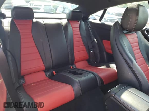 ✅ 2020 Mercedes-Benz E • VIN: W1K1J6JB1LF142174 • Lot: 57697634. Wystawiony na Copart z przebiegiem 21 778 mil. Bezpłatny archiwum sprzedaży aukcyjnych z USA i szczegółowy raport historii pojazdu na DreamBid. Zdjęcie 10.