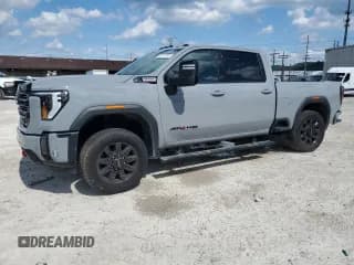 ✅ 2024 GMC Sierra 3500HD AT4 • VIN: 1GT49VEY7RF288211 • Lot: 62172745. Wystawiony na Copart z przebiegiem 40 146 mil. Bezpłatny archiwum sprzedaży aukcyjnych z USA i szczegółowy raport historii pojazdu na DreamBid. Zdjęcie 1.