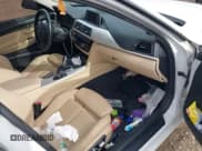 ✅ 2018 BMW 3 Series 320i xDrive • VIN: WBA8E5G55JNU46388 • Лот: 43644374. Опубликован ранее на IAAI с пробегом 19 000 миль. Бесплатный доступ к архиву аукционных продаж из США и подробный отчёт об истории автомобиля на DreamBid. Изображение 5.