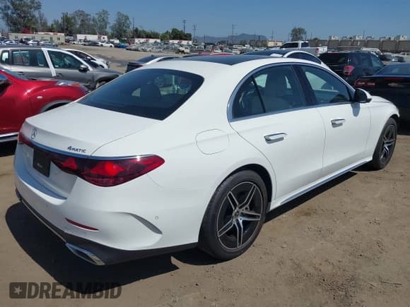 ✅ 2024 Mercedes-Benz E 350 • VIN: W1KLF4HB8RA051431 • Лот: 42539550. Опубликован ранее на IAAI с пробегом 5 822 миль. Бесплатный доступ к архиву аукционных продаж из США и подробный отчёт об истории автомобиля на DreamBid. Изображение 4.