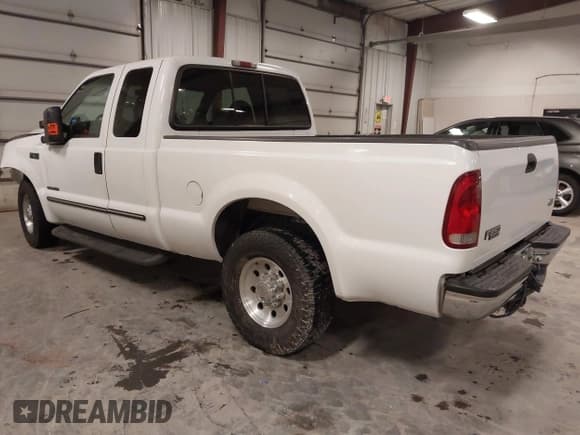 ✅ 2000 Ford F-250 XL • VIN: 3FTNX20F0YMA32263 • Lot: 43698652. Wystawiony na IAAI z przebiegiem 271 628 mil. Bezpłatny archiwum sprzedaży aukcyjnych z USA i szczegółowy raport historii pojazdu na DreamBid. Zdjęcie 3.