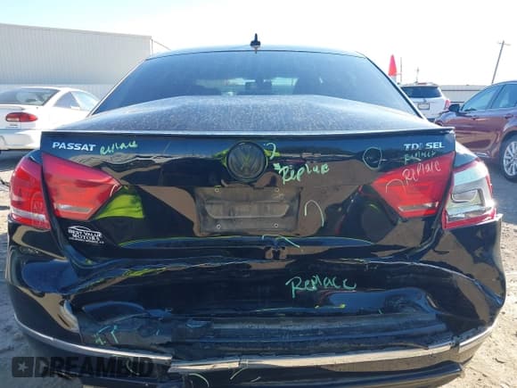 ✅ 2015 Volkswagen Passat SEL Premium • VIN: 1VWCV7A37FC053458 • Lot: 43605243. Listed on IAAI with 124,545 mi. Free auction sales archive from the USA and detailed vehicle history report at DreamBid. Image 6.