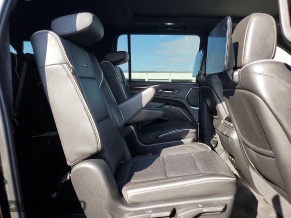 ✅ 2021 Cadillac Escalade ESV Premium Luxury • VIN: 1GYS4KKLXMR476901 • Lot: 84272935. Wystawiony na Copart z przebiegiem 86 472 mil. Bezpłatny archiwum sprzedaży aukcyjnych z USA i szczegółowy raport historii pojazdu na DreamBid. Zdjęcie 11.