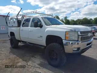 ✅ 2011 Chevrolet Silverado 2500HD LT • VIN: 1GC1KXC89BF229446 • Lot: 43020409. Wystawiony na IAAI z przebiegiem 323 387 mil. Bezpłatny archiwum sprzedaży aukcyjnych z USA i szczegółowy raport historii pojazdu na DreamBid. Zdjęcie 1.