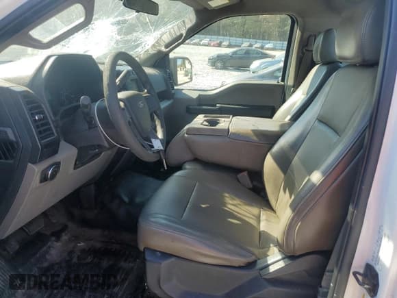 ✅ 2017 Ford F-150 XL • VIN: 1FTMF1CF8HKD79030 • Lot: 77964024. Wystawiony na Copart z przebiegiem 216 479 mil. Bezpłatny archiwum sprzedaży aukcyjnych z USA i szczegółowy raport historii pojazdu na DreamBid. Zdjęcie 7.