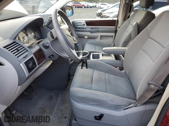 ✅ 2010 Chrysler Town & Country Touring • VIN: 2A4RR5D14AR415644 • Lot: 92122215. Listed on Copart with 201,227 mi. Free auction sales archive from the USA and detailed vehicle history report at DreamBid. Image 7.