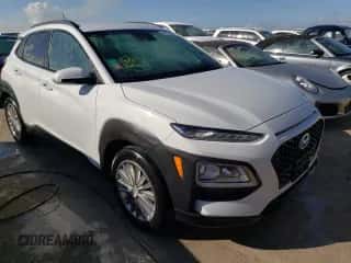 2020 Hyundai Kona SEL z VIN KM8K22AA5LU530270, wystawiony jako Copart lot #64915502 z przebiegiem Nie podano mil oraz . Historia ofert i sprzedaży dostępna na DreamBid. Obrazek 1.