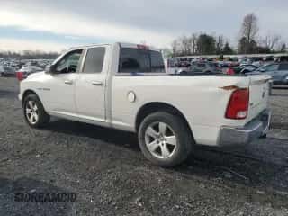 2009 Dodge 1500 SLT z VIN 1D3HV18TX9S777920, wystawiony jako Copart lot #82834554 z przebiegiem 143 558 mil mil oraz Czysty tytuł • Clean title. Historia ofert i sprzedaży dostępna na DreamBid. Obrazek 2.