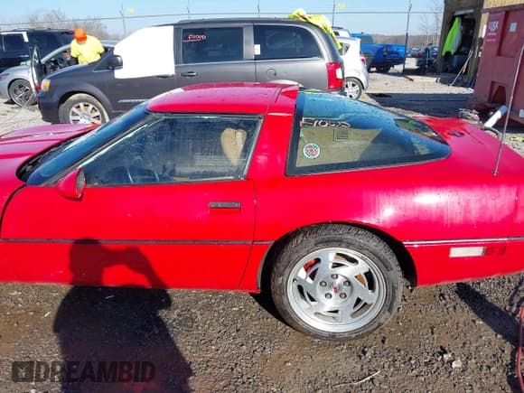 ✅ 1990 Chevrolet Corvette • VIN: 1G1YY2387L5108821 • Lot: 41644339. Wystawiony na IAAI z przebiegiem Nie podano. Bezpłatny archiwum sprzedaży aukcyjnych z USA i szczegółowy raport historii pojazdu na DreamBid. Zdjęcie 6.