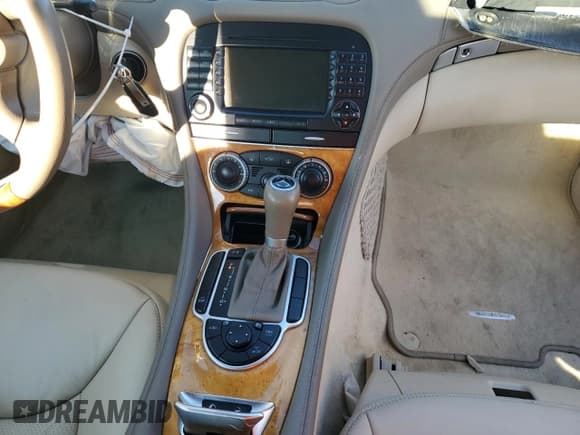 ✅ 2007 Mercedes-Benz SL 550 • VIN: WDBSK71FX7F134907 • Lot: 51100175. Listed on Copart with 133,355 mi. Free auction sales archive from the USA and detailed vehicle history report at DreamBid. Image 10.