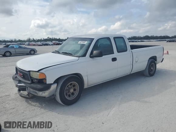 ✅ 2002 GMC Sierra 1500 SLE • VIN: 1GTEC19V22E206525 • Lot: 45878485. Listed on Copart with 198,532 mi. Free auction sales archive from the USA and detailed vehicle history report at DreamBid. Image 1.