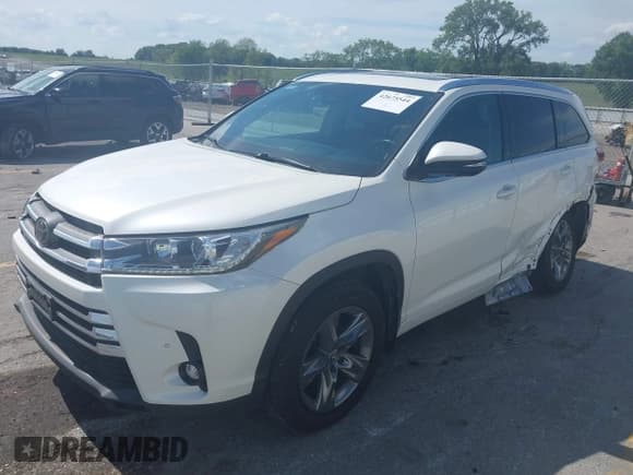 ✅ 2019 Toyota Highlander Limited • VIN: 5TDDZRFH9KS972799 • Lot: 42675544. Wystawiony na IAAI z przebiegiem 49 921 mil. Bezpłatny archiwum sprzedaży aukcyjnych z USA i szczegółowy raport historii pojazdu na DreamBid. Zdjęcie 2.