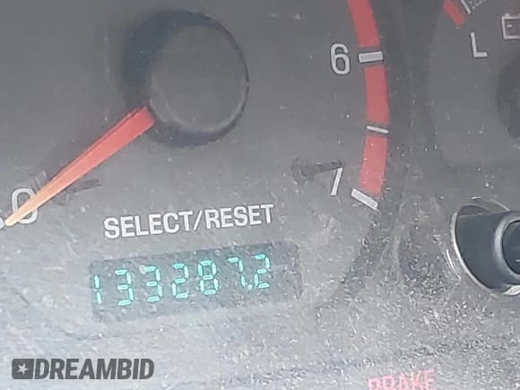 ✅ 1999 Ford Mustang • VIN: 1FAFP4040XF157766 • Lot: 42059696. Wystawiony na IAAI z przebiegiem 133 287 mil. Bezpłatny archiwum sprzedaży aukcyjnych z USA i szczegółowy raport historii pojazdu na DreamBid. Zdjęcie 15.