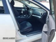 ✅ 2017 Nissan Maxima SL • VIN: 1N4AA6AP6HC432141 • Lot: 42441283. Wystawiony na IAAI z przebiegiem 93 730 mil. Bezpłatny archiwum sprzedaży aukcyjnych z USA i szczegółowy raport historii pojazdu na DreamBid. Zdjęcie 5.