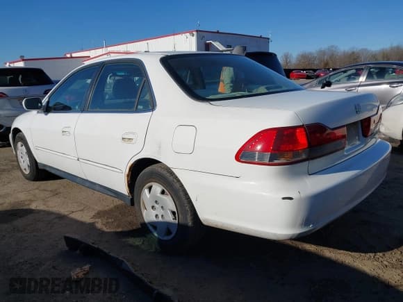 ✅ 2001 Honda Accord LX • VIN: 1HGCG16471A011048 • Lot: 41579687. Wystawiony na IAAI z przebiegiem 84 070 mil. Bezpłatny archiwum sprzedaży aukcyjnych z USA i szczegółowy raport historii pojazdu na DreamBid. Zdjęcie 3.
