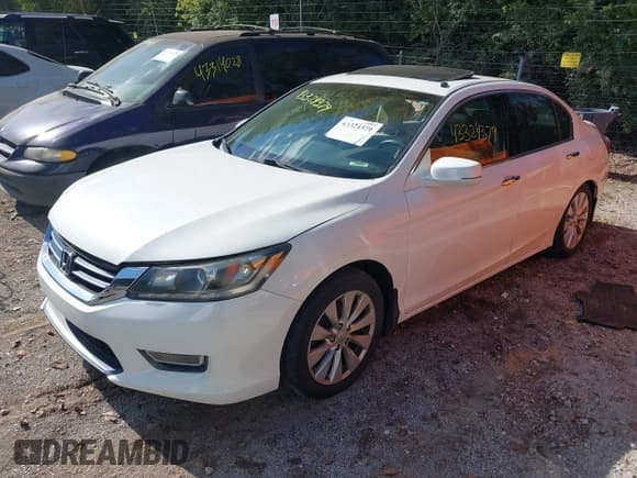 ✅ 2013 Honda Accord EX-L • VIN: 1HGCR3F8XDA006343 • Lot: 43324379. Wystawiony na IAAI z przebiegiem 99 999 mil. Bezpłatny archiwum sprzedaży aukcyjnych z USA i szczegółowy raport historii pojazdu na DreamBid. Zdjęcie 17.