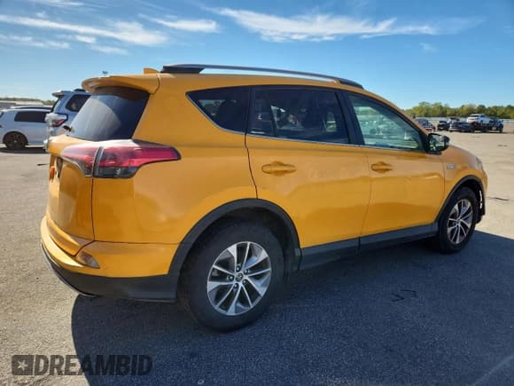 ✅ 2018 Toyota RAV4 Hybrid LE Plus • VIN: JTMRJREVXJD193894 • Лот: 82557715. Опубликован ранее на Copart с пробегом 306 658 миль. Бесплатный доступ к архиву аукционных продаж из США и подробный отчёт об истории автомобиля на DreamBid. Изображение 3.