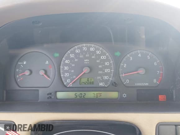 ✅ 2000 Volvo C70 • VIN: YV1NC56D1YJ011979 • Лот: 41879498. Опубликован ранее на IAAI с пробегом 142 088 миль. Бесплатный доступ к архиву аукционных продаж из США и подробный отчёт об истории автомобиля на DreamBid. Изображение 7.