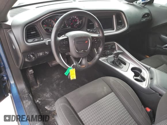 ✅ 2021 Dodge Challenger SXT • VIN: 2C3CDZAG2MH560027 • Lot: 44318373. Wystawiony na Copart z przebiegiem 14 965 mil. Bezpłatny archiwum sprzedaży aukcyjnych z USA i szczegółowy raport historii pojazdu na DreamBid. Zdjęcie 8.