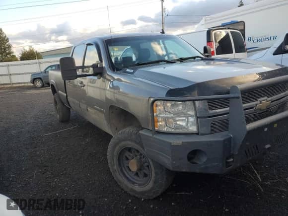 2008 Chevrolet Silverado 3500HD SRW LTZ with VIN 1GCHK33638F220983, listed as a Copart auction lot 76046144 with 338,817 mi miles and Salvage title. Bid and sale history available at DreamBid. Image 4.