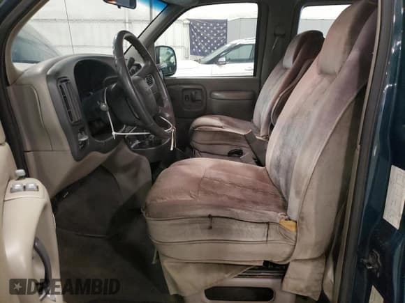 ✅ 2000 GMC Savana Cargo RV Conversion • VIN: 1GDFG15M8Y1152861 • Lot: 61837935. Wystawiony na Copart z przebiegiem 173 973 mil. Bezpłatny archiwum sprzedaży aukcyjnych z USA i szczegółowy raport historii pojazdu na DreamBid. Zdjęcie 7.