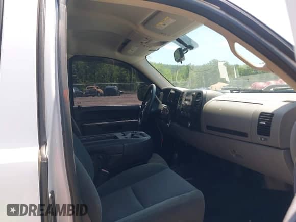 ✅ 2011 Chevrolet Silverado 1500 LS • VIN: 1GCRKREAXBZ313160 • Lot: 42382032. Wystawiony na IAAI z przebiegiem 124 932 mil mil. Skorzystaj z bezpłatnego archiwum sprzedaży aukcyjnych z USA i zobacz szczegółowy raport historii pojazdu na DreamBid. Zdjęcie 5.