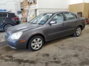 ✅ 2007 Kia Optima LX • VIN: KNAGE123975126297 • Лот: 72614294. Опубликован ранее на Copart с пробегом 128 766 миль. Бесплатный доступ к архиву аукционных продаж из США и подробный отчёт об истории автомобиля на DreamBid. Изображение 1.