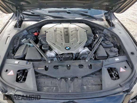 ✅ 2011 BMW 7 Series 750Li • VIN: WBAKB8C5XBCY64741 • Лот: 63798285. Опубликован ранее на Copart с пробегом 100 850 миль. Бесплатный доступ к архиву аукционных продаж из США и подробный отчёт об истории автомобиля на DreamBid. Изображение 11.