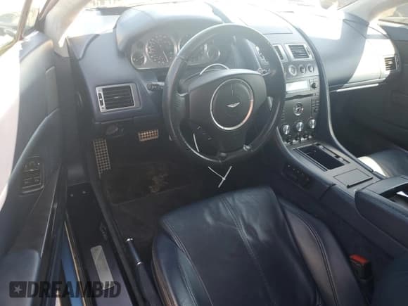 ✅ 2008 Aston Martin Vantage • VIN: SCFBF04B18GD09731 • Lot: 89906055. Wystawiony na Copart z przebiegiem 18 323 mil. Bezpłatny archiwum sprzedaży aukcyjnych z USA i szczegółowy raport historii pojazdu na DreamBid. Zdjęcie 8.